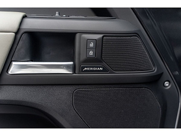 Land Rover Defender Внедорожник X-Dynamic SE Серебристый. Фото 14