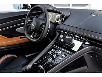 Aston Martin DB12 Купе  Серебристый. Фото 27