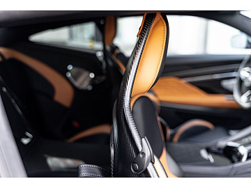 Aston Martin DB12 Купе  Серебристый. Фото 24