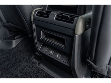 Land Rover Defender Внедорожник X-Dynamic SE Серебристый. Фото 24