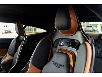 Aston Martin DB12 Купе  Серебристый. Фото 19