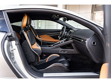Aston Martin DB12 Купе  Серебристый. Фото 30