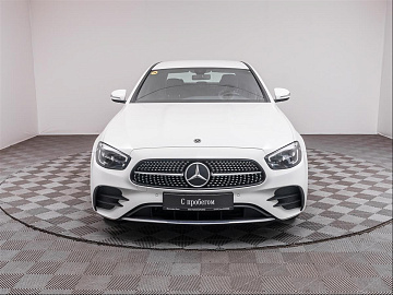 Mercedes-Benz E 200 Белый 2021 года по цене 5599000 руб. – купить в Москве у официального дилера МБ-Измайлово - 56894. Фото 3