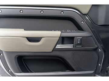 Land Rover Defender Внедорожник X-Dynamic SE Серебристый. Фото 13