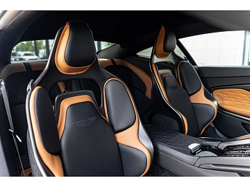 Aston Martin DB12 Купе  Серебристый. Фото 31